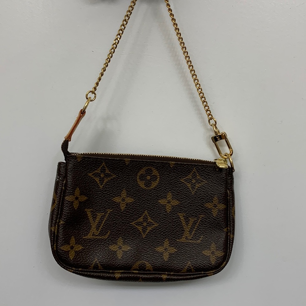 AUTHENTIC Louis Vuitton Monogram Pochette